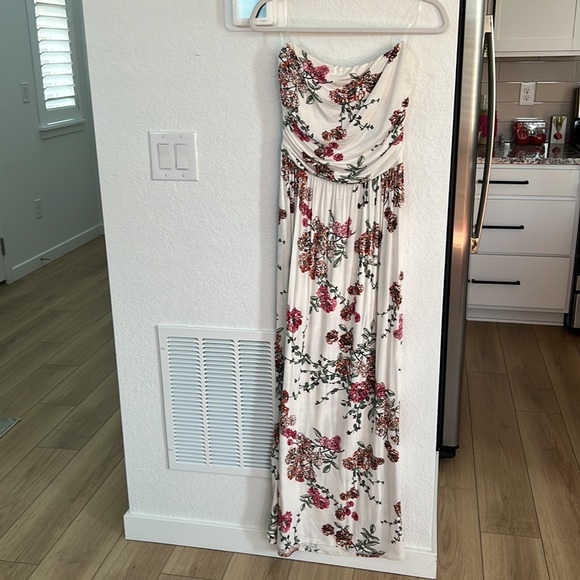 ✨NWT✨ 143 Story Strapless White Cotton Floral Maxi Dress with Pockets - Picture 2 of 3